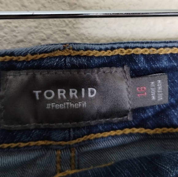 Torrid Mini Denim 5 Pocket Skirt Women's Size 16 - Picture 4 of 6